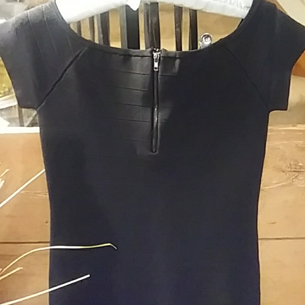 Girls gorgeous black dress by GUESS - Picture 4 of 4